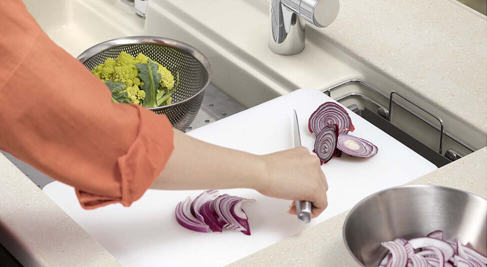 キッチンリフォームで作業スペースが広々! 毎日のお料理効率が格段に向上!洗いものもラクラク!